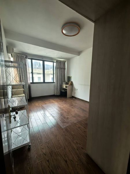 ������85��