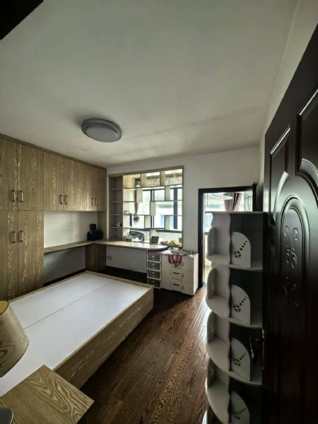 ������85��