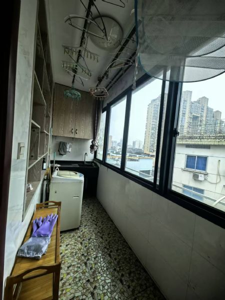 ������85��