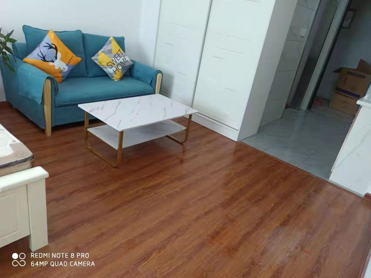 ��ɫ����