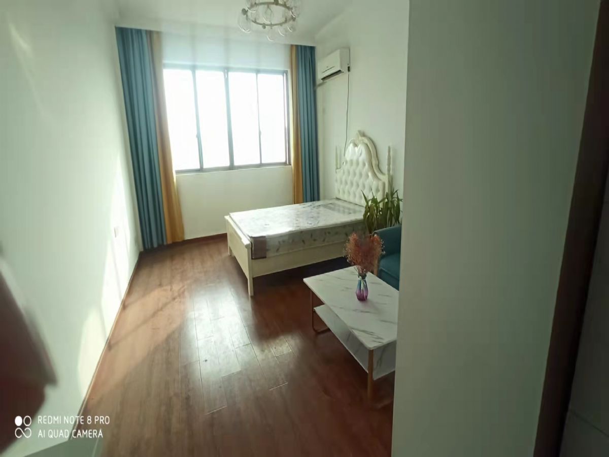 ��ɫ����