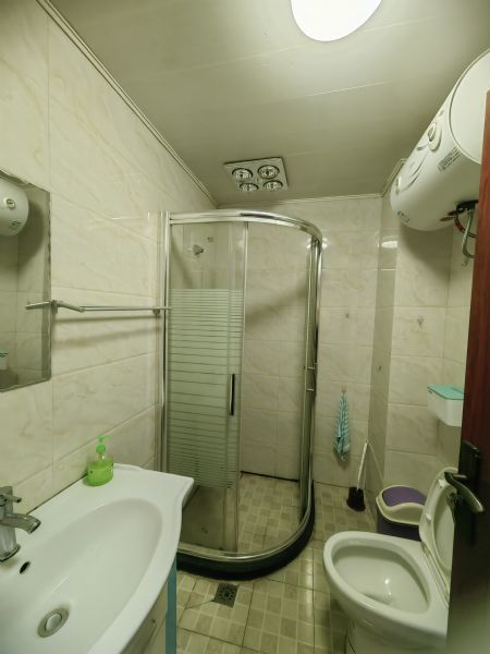 ��ɫ����