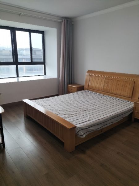 �����Է
